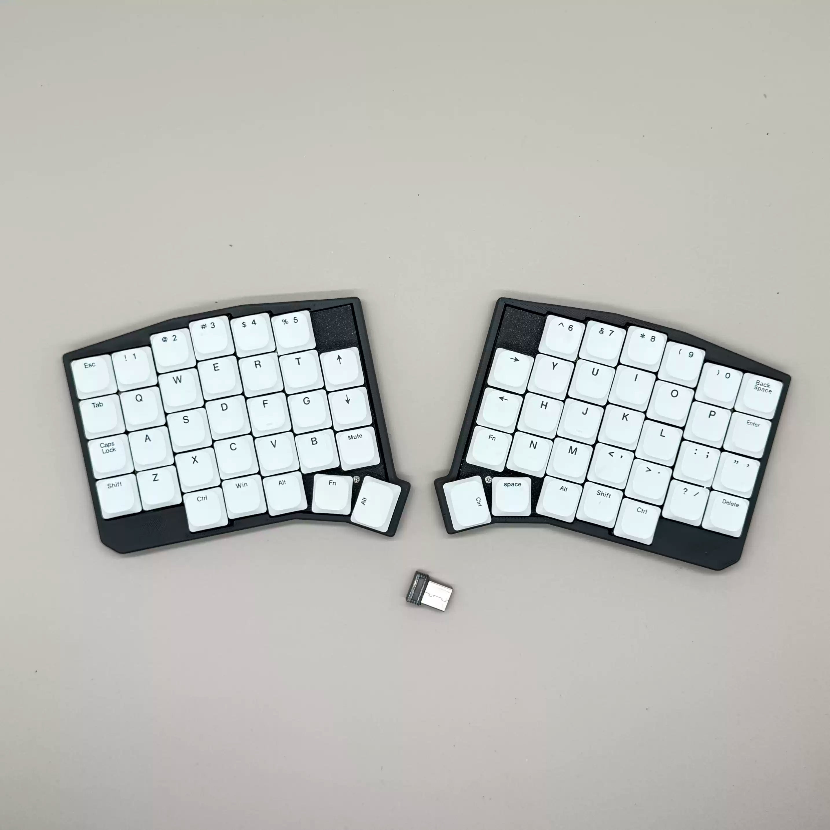 WSOFLE Low-Profile Split Ergonomic Mechanical Keyboard — Wireless 2.4G, Hot-Swappable, VIAL Remappable